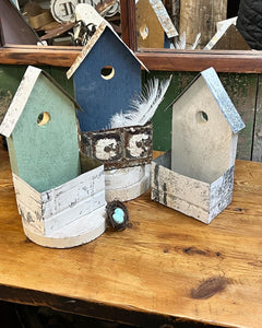 Decorative birdhouse with tin box