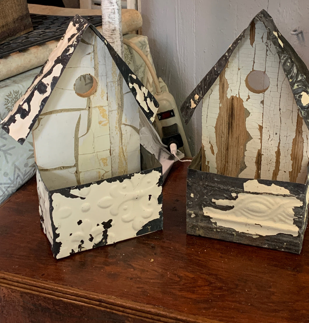 Decorative birdhouse with tin box