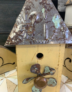 Daisy birdhouse
