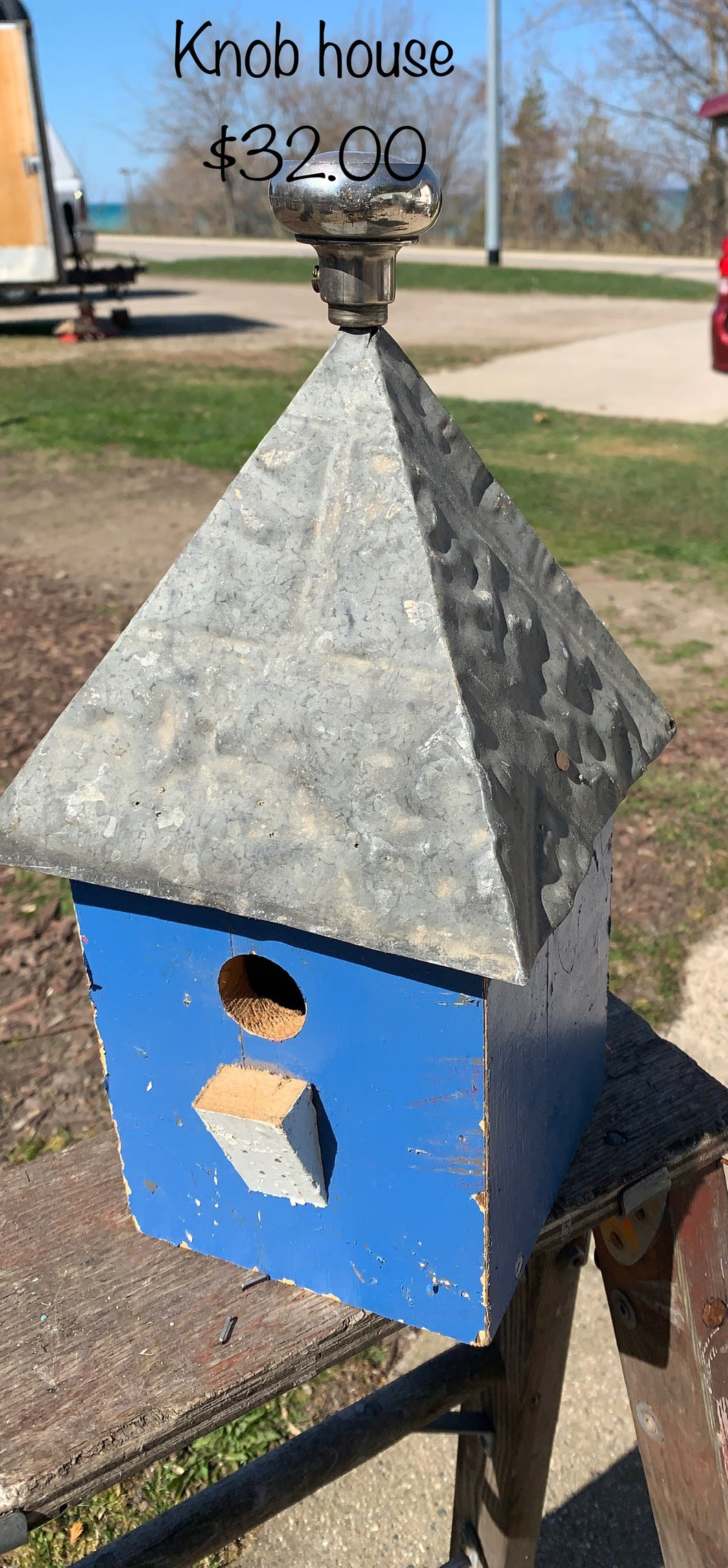 Knob birdhouse